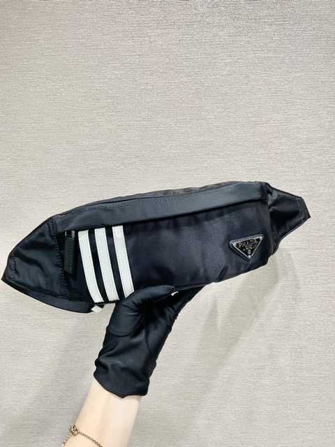 2VL034 Prada 26