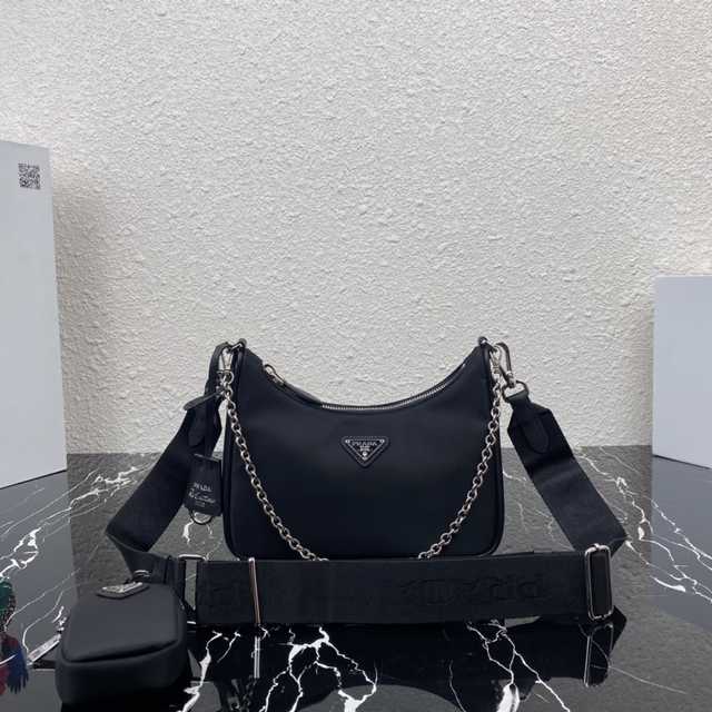 1BH204 Nylon Hobo 22 v1