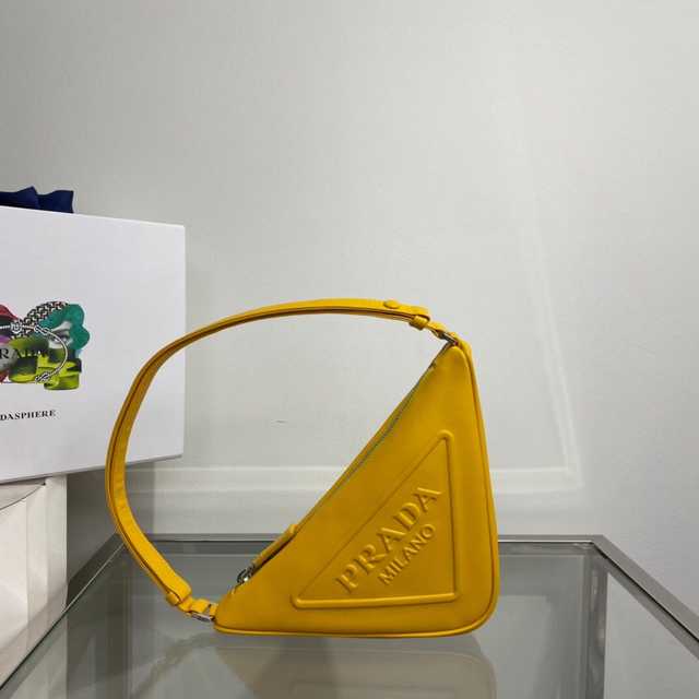 1NQ043 Prada 26