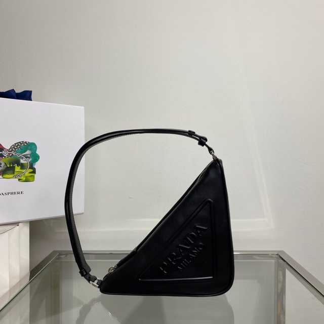 1NQ043 Prada 26