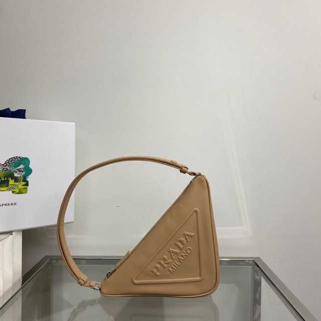 1NQ043 Prada 26
