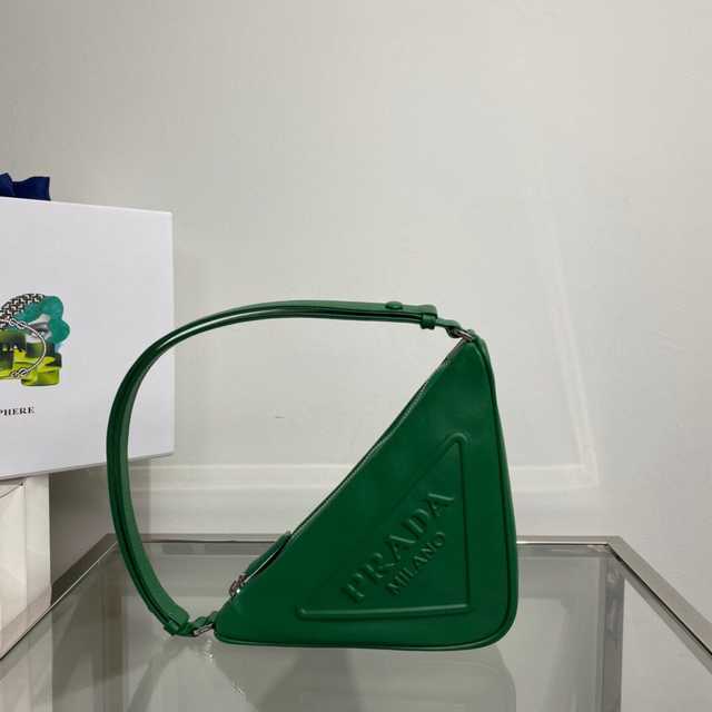 1NQ043 Prada 26