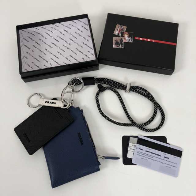 1TT087 Prada 22