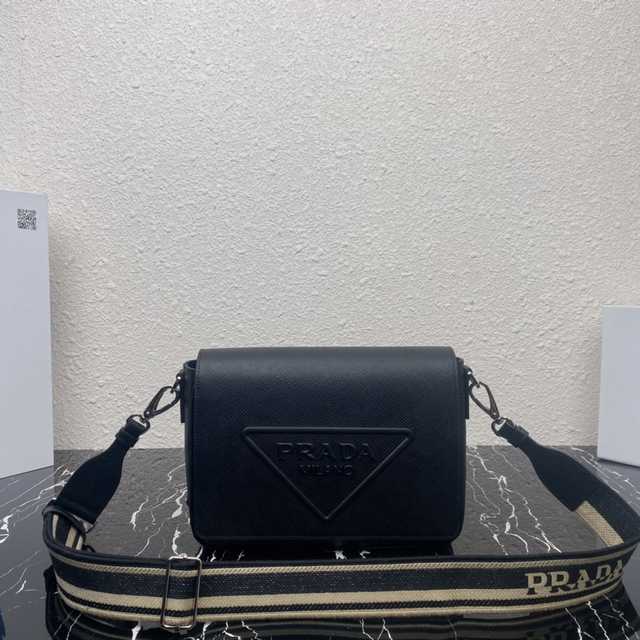 2VD046 Prada 26