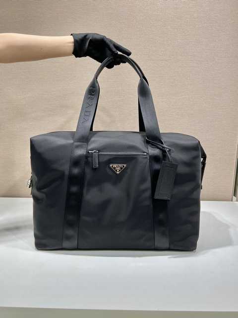 2VC796 Prada 44.5