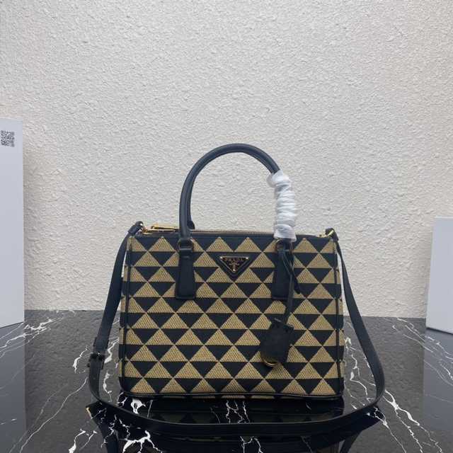 1BA863 Prada 28