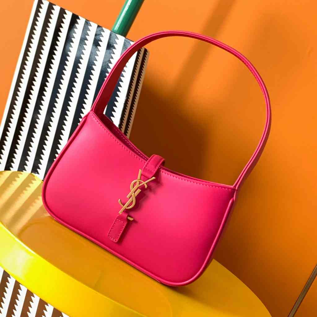 710318 LE 5 À 7 Hobo Mini 19