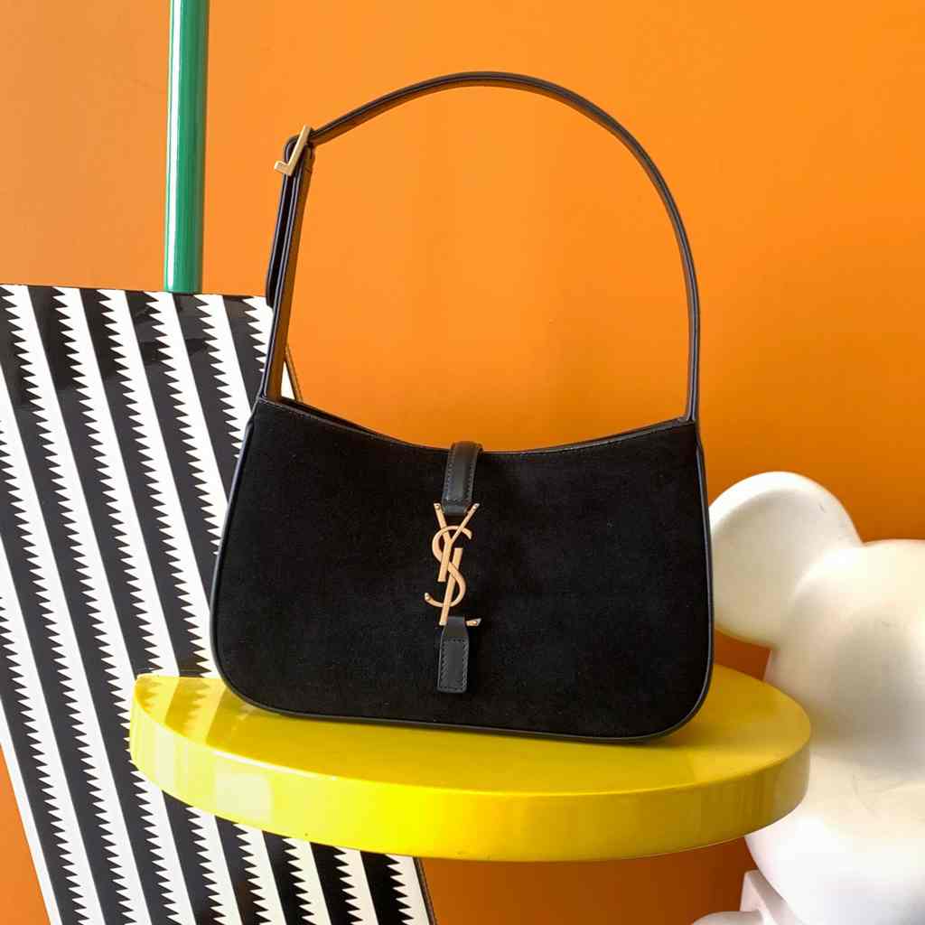 657228 LE 5 À 7 Hobo 23 Nubuck