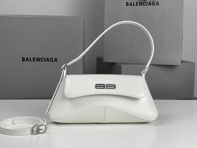 BA705 XX Bag 27