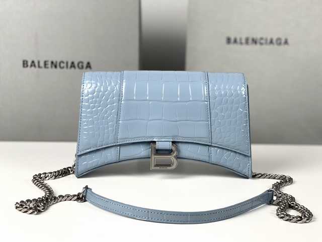 BA198 Hourglass Chain Bag 22
