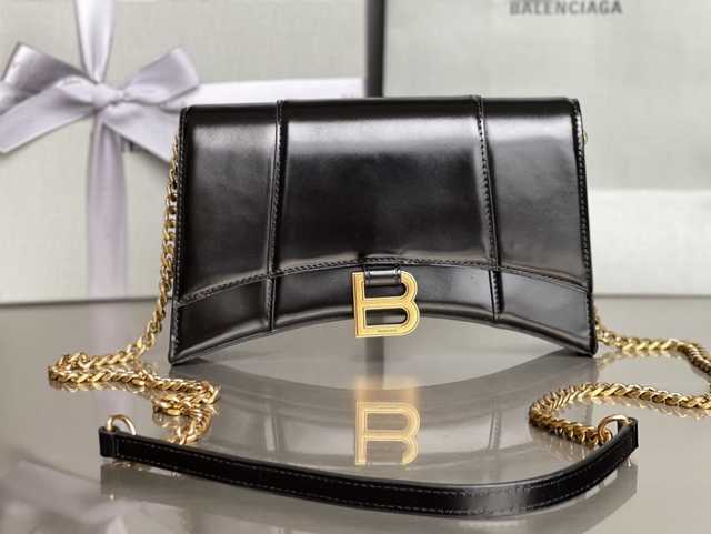 BA198 Hourglass Chain Bag 22