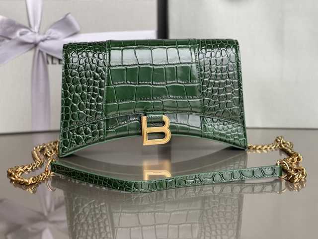 BA198 Hourglass Chain Bag 22