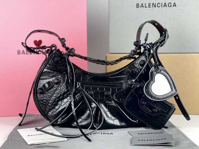 BA701 Le Cagole 33 Alligator texture