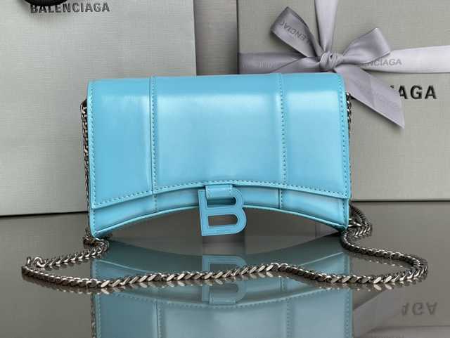 BA199 Hourglass WOC 19