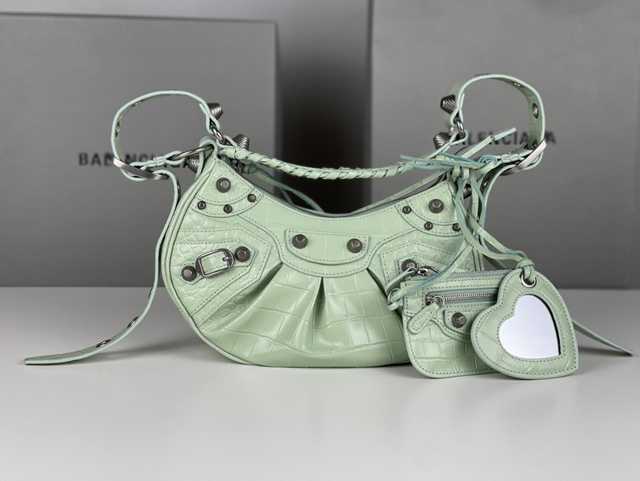 BA701 Le Cagole 26 Alligator texture