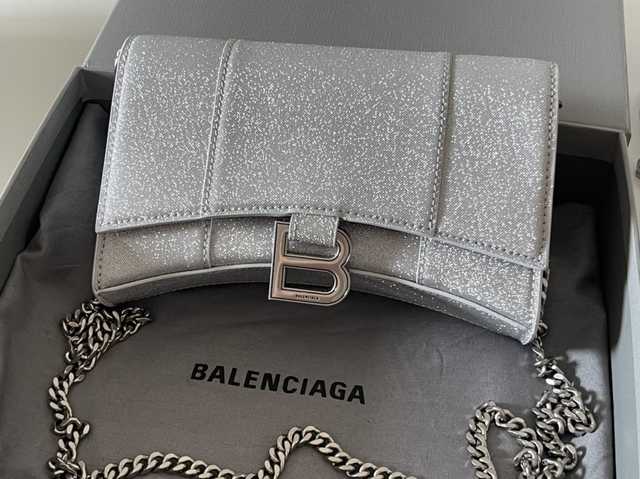 BA199 Hourglass WOC 19