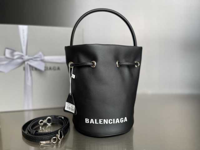 BA104 Wheel Drawstring 21 Leather