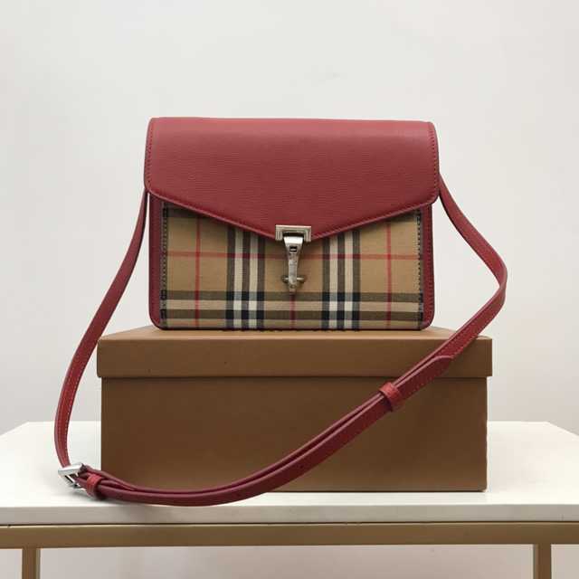 39808261 Burberry House 24