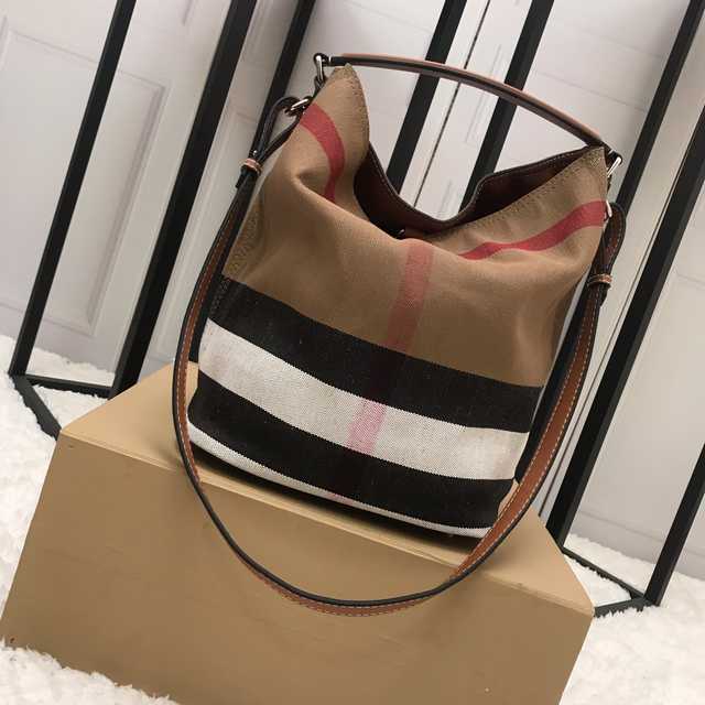 39457261 Burberry Ashby 34