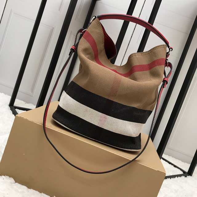 39457261 Burberry Ashby 34