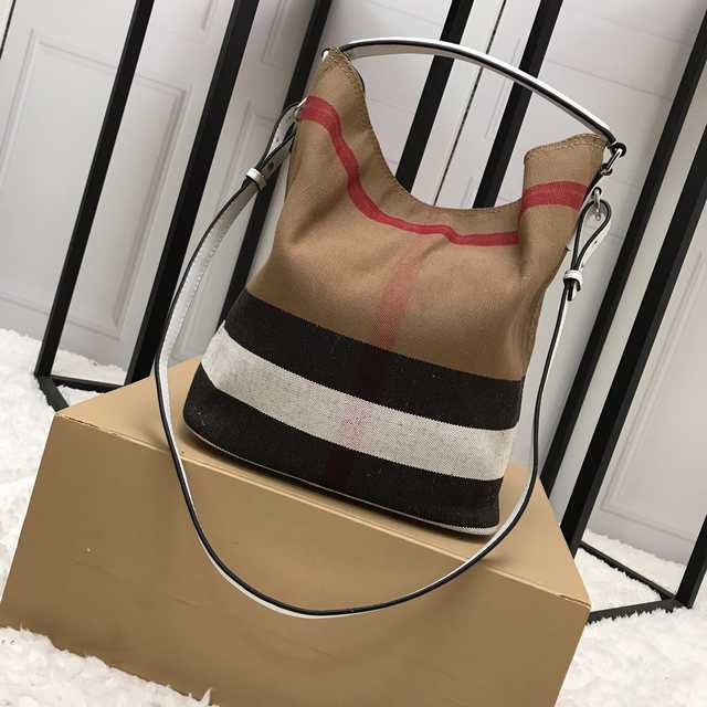 39457261 Burberry Ashby 34