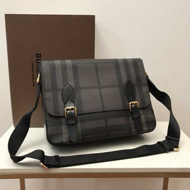 Burberry Messenger 32