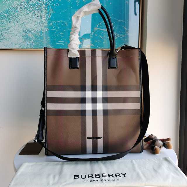 Burberry Tote 37