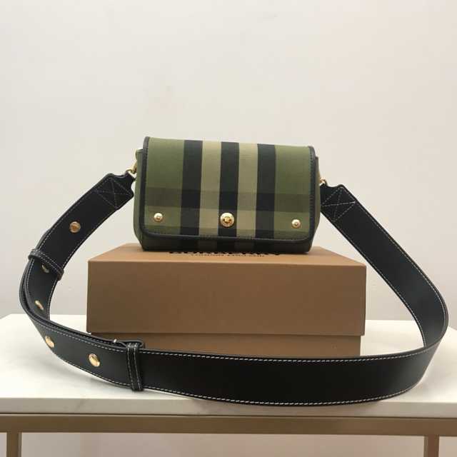 80266081 Burberry 18