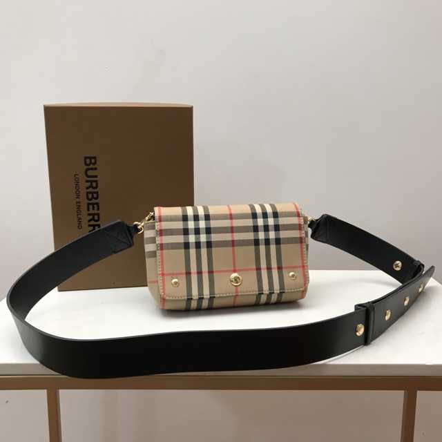 80266081 Burberry 18