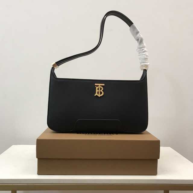 80462461 Burberry 28