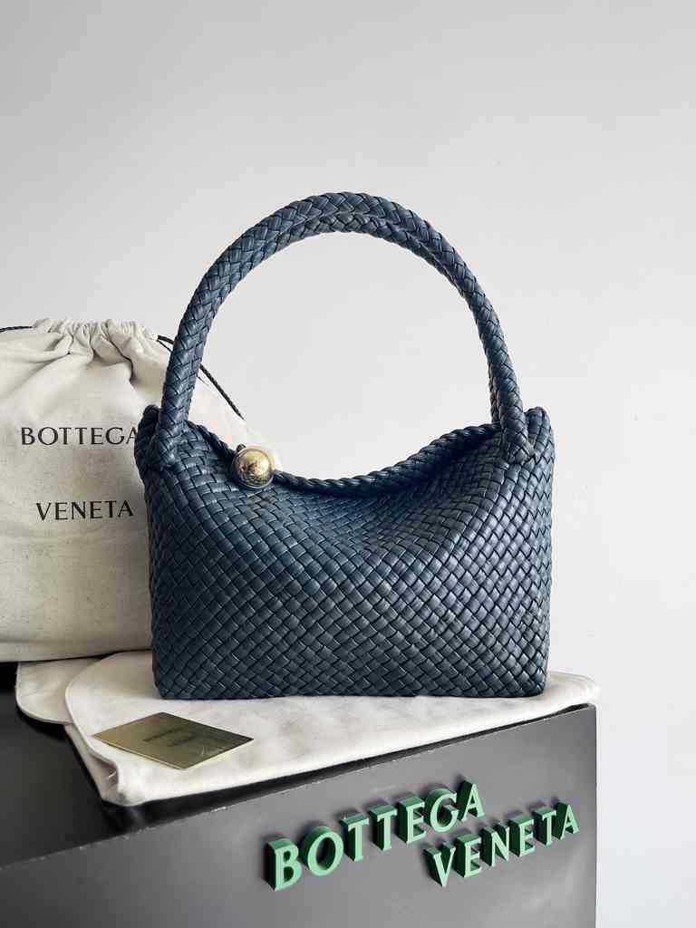 716974 Tosca 27