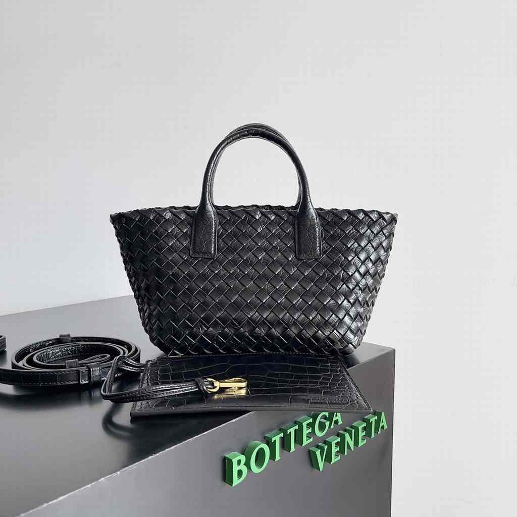 Mini Cabat 22 717712 Crocodile Texture