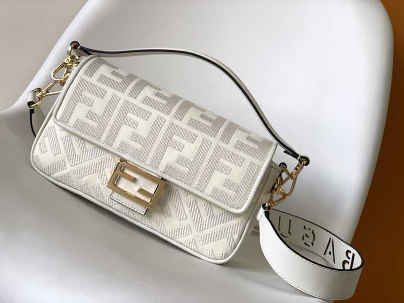 8600 Baguette 27 2023
