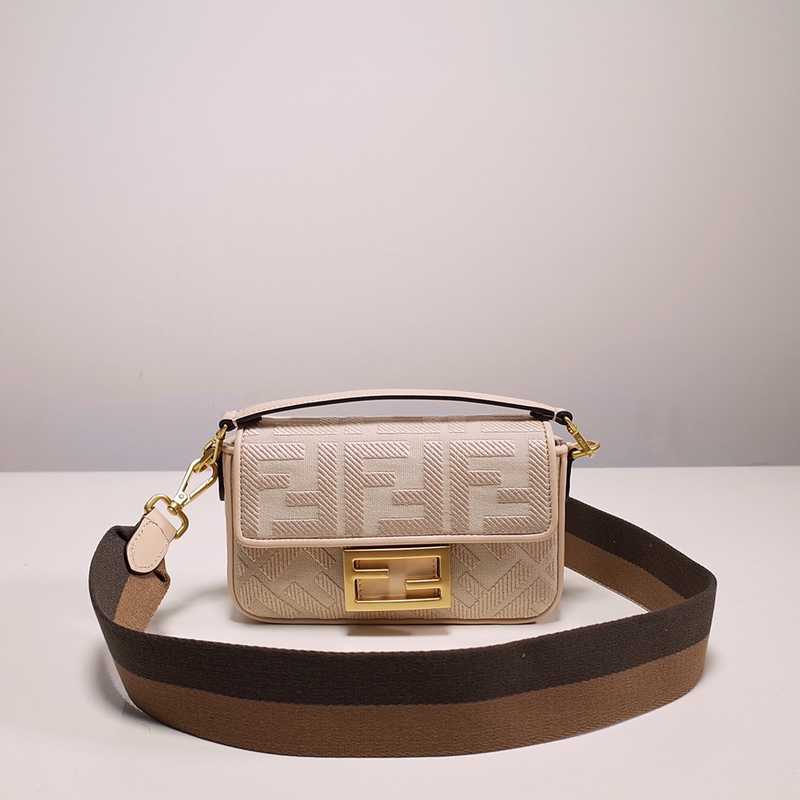 8017 Iconic Baguette 19 2023