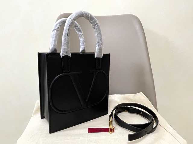 Garavani VLogo 1053 21