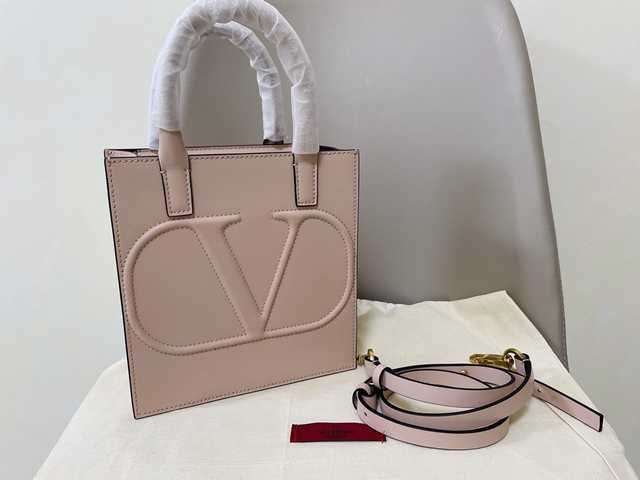 Garavani VLogo 1053 21