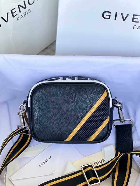 399001 Givenchy 16