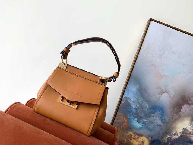 Mystic 27 Calfskin