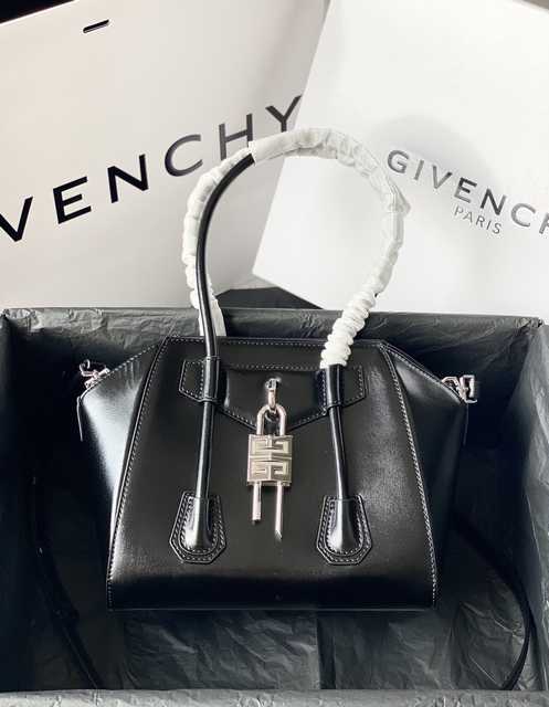 199115 Antigona Lock Mini Long 22