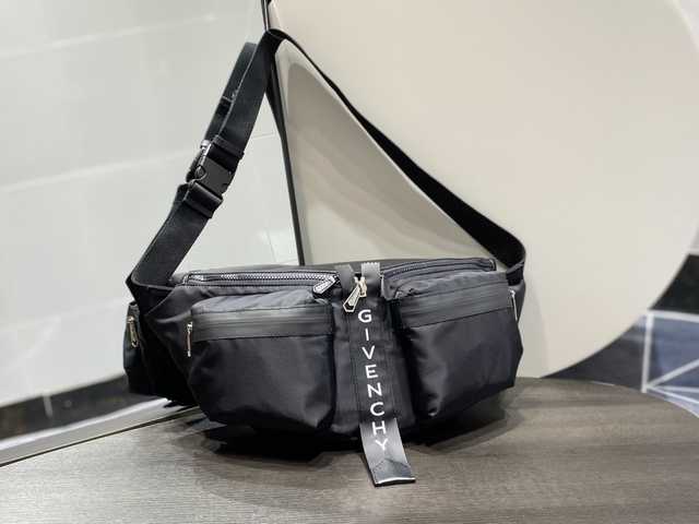 Givenchy Chestpack 47