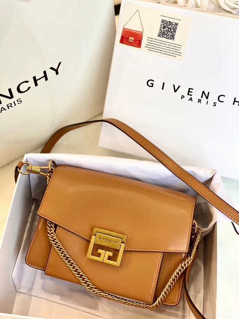 1117980 Givenchy 21