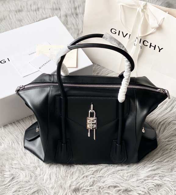 Antigona Lock Soft 44