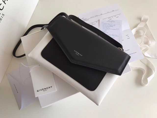 0147 Givenchy 23