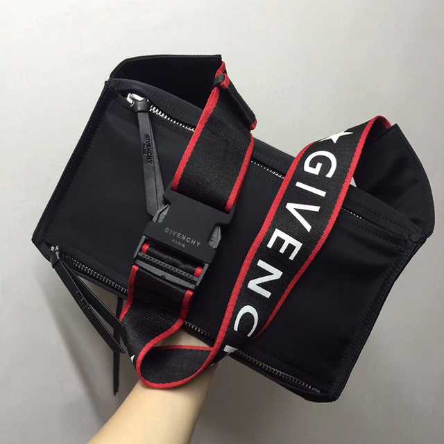 024480 Givenchy 30