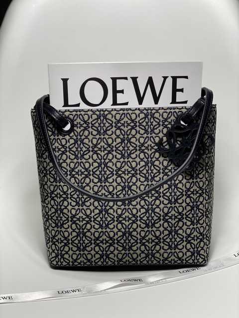 Square Tote 3068 26
