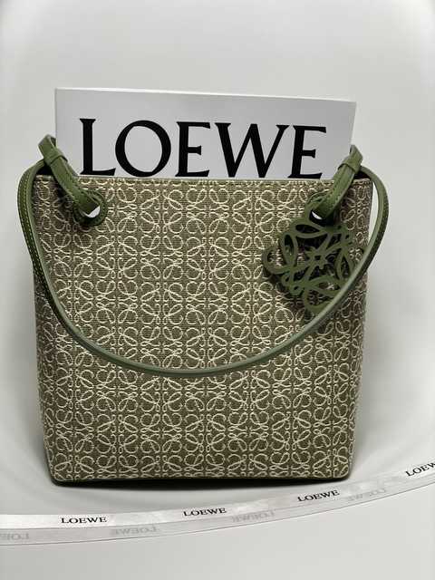 Square Tote 3068 26