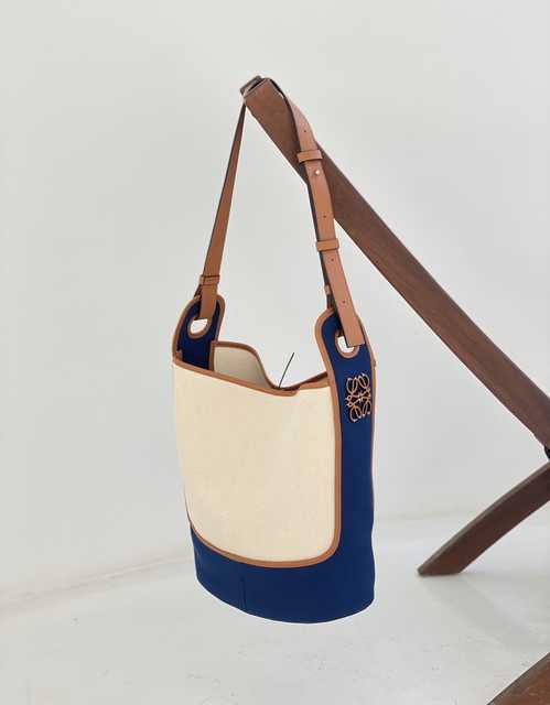 10538 Loewe 32