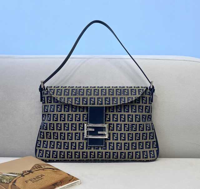 0156A Fendi 33