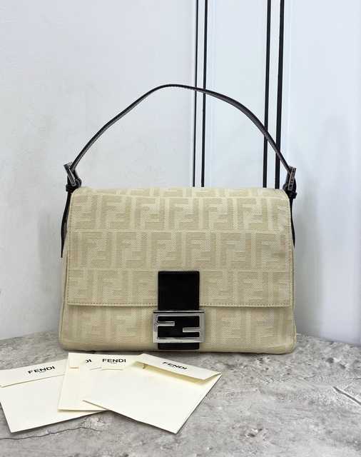 0121A Fendi 29