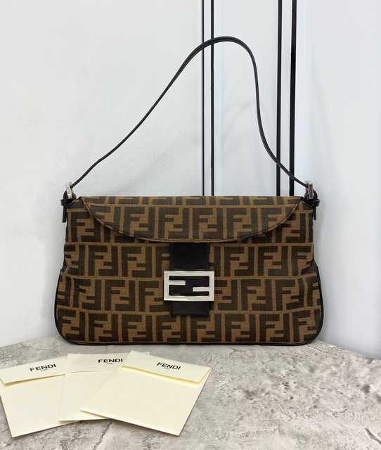 0156 Fendi 33
